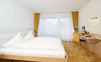 Hotel Hop & 4*