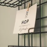 Hop & Hotel