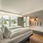 Hop & Hotel 4*