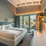 Hop & Hotel