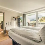 Hotel Hop &