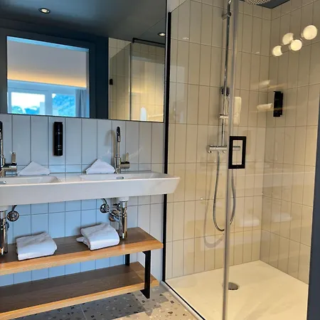 Hotel Hop & 4*