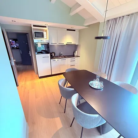 Hop & Hotel 4*