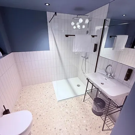 Hop & Hotel 4*