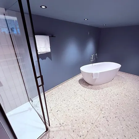 Hotel Hop & 4*