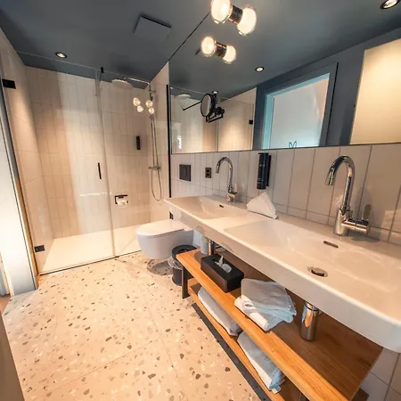 Hotel Hop &