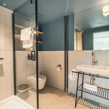 Hop & Hotel 4*