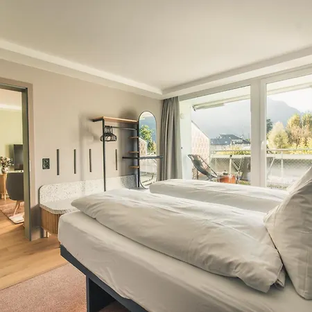Hotel Hop &